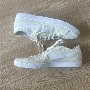 Men’s tennis shoes